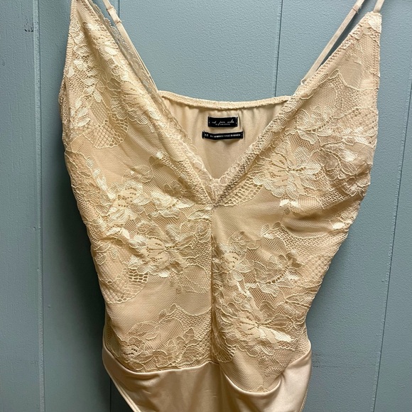 🌈out from under: Urban Outfitters🌈 Lacey low cut beige bodysuit. Size M - Picture 2 of 4